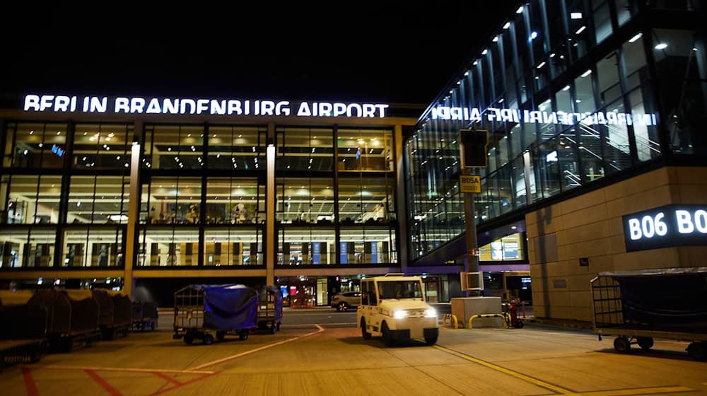 Am BER gibt es weiterhin Probleme mit der IT. (Archivbild) / Foto: Jörg Carstensen/dpa