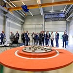 Batterien für E-Autos werden im neuen Testzentrum der Dekra am Lausitzring geprüft.  / Foto: Patrick Pleul/dpa