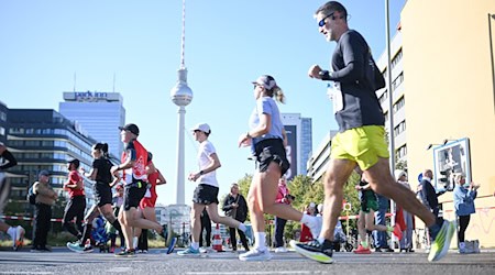 2024 haben 54.280 Menschen die komplette Marathon-Distanz absolviert. (Archivbild) / Foto: Sebastian Christoph Gollnow/dpa