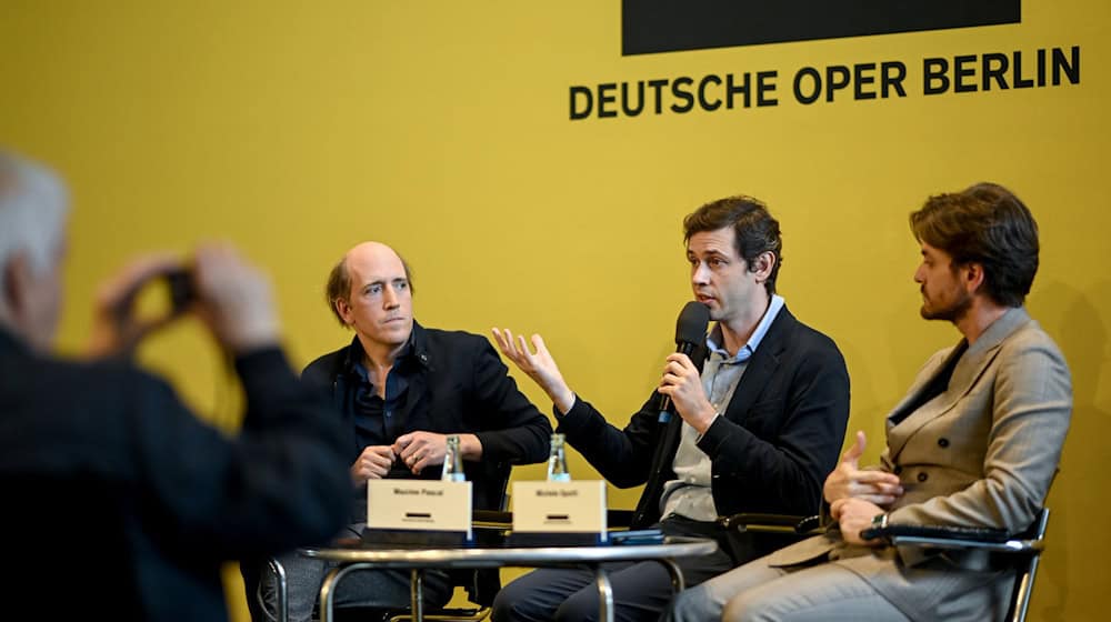 Die drei Dirigenten Titus Engel (l-r), Maxime Pascal und Michele Spotti übernehmen ab kommenden Sommer die musikalische Leitung der Deutschen Oper. / Foto: Britta Pedersen/dpa