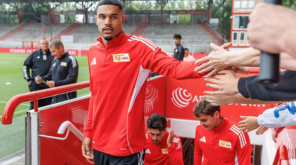 Danilho Doekhi lässt seine Zukunft bei Union Berlin offen.  / Foto: Andreas Gora/dpa