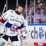 Goalie Jake Hildebrand konnte die klare Niederlage der Eisbären Berlin in Bremerhaven nicht verhindern. / Foto: Marius Becker/dpa