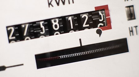 Menschen mit Energieschulden brauchen oft Beratung, um eine Sperre zu verhindern. (Symbolbild) / Foto: Sebastian Gollnow/dpa