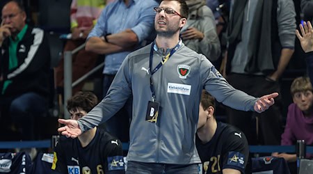 Jaron Siewert beklagt seinen Rauswurf beim deutschen Meister Füchse Berlin.  / Foto: Andreas Gora/dpa