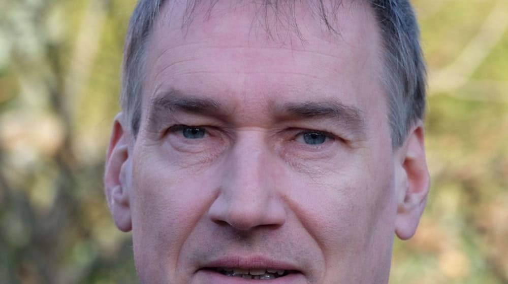 «Hoffentlich kein Subventionsgrab»: Autoexperte Frank Schwope blickt skeptisch auf die Ankündigung von Dreame, über ein E-Autowerk in Brandenburg nachzudenken. (Archivbild) / Foto: Frank Schwope/dpa