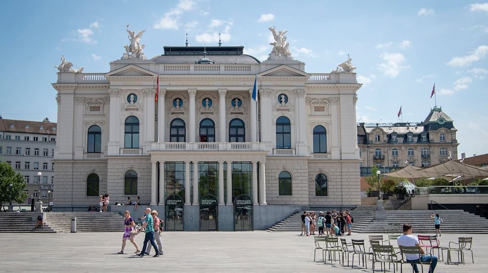 Das Opernhaus Zürich liegt in einer Kritikerumfrage vorn. (Archivbild) / Foto: Melanie Duchene/Keystone/dpa
