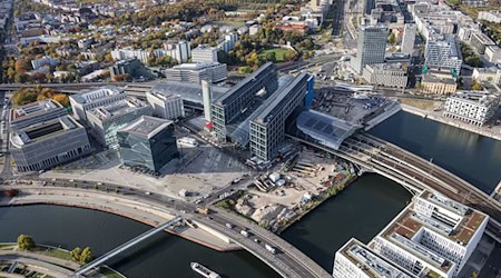 Aus der Luft wird Berlin nachts mit einem Laser abgescannt. / Foto: Jan Woitas/dpa