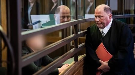 Der Neonazi war zu einer Haftstrafe von drei Jahren und drei Monaten verurteilt worden. (Archivbild)  / Foto: Christoph Soeder/dpa