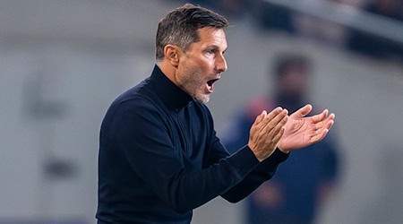 Hertha-Coach Leitl muss eine Systemfrage beantworten.  / Foto: David Inderlied/dpa