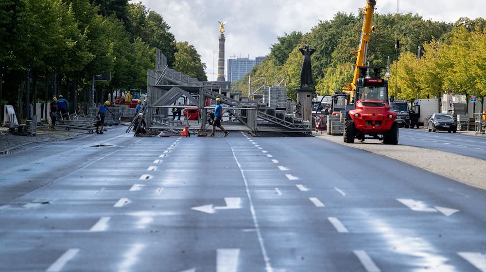 Wegen des Marathons sind Straßen gesperrt. (Archivbild) / Foto: Sören Stache/dpa