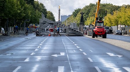 Wegen des Marathons sind Straßen gesperrt. (Archivbild) / Foto: Sören Stache/dpa