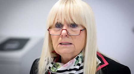 Innensenatorin Iris Spranger (SPD) sieht den Termin der Abgeordnetenhauswahl am 20. September 2026 nicht in Gefahr. (Archivbild) / Foto: Bernd von Jutrczenka/dpa