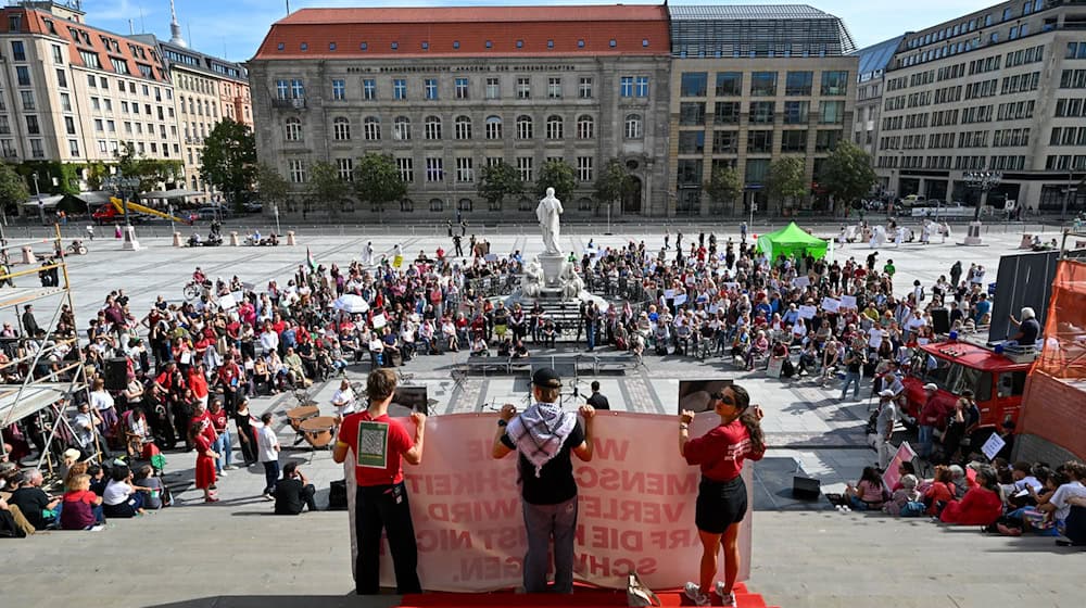 Ein Konzert und eine Demonstration machen auf das Leid von Kindern in Gaza aufmerksam. / Foto: Soeren Stache/dpa