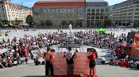 Ein Konzert und eine Demonstration machen auf das Leid von Kindern in Gaza aufmerksam. / Foto: Soeren Stache/dpa