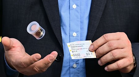 Ein Einzelticket kostet ab Januar wohl erstmals mehr als 4 Euro. (Archivbild) / Foto: Sebastian Christoph Gollnow/dpa