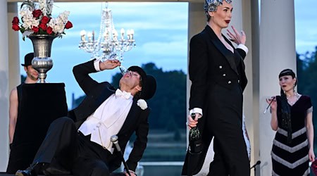 In Rheinsberg wurde auch die Operette «Die Fledermaus» aufgeführt. (Archivbild) / Foto: Jens Kalaene/dpa