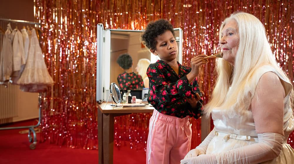 Demenzkranke und Grundschulkinder spielen im Berliner Pflegeheim "Am Kreuzberg" zusammen Theater. / Foto: Ingo Behring/ZDF/dpa