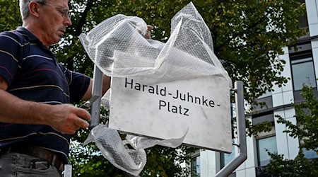 In Charlottenburg gibt es jetzt einen Harald-Juhnke-Platz.  / Foto: Jens Kalaene/dpa