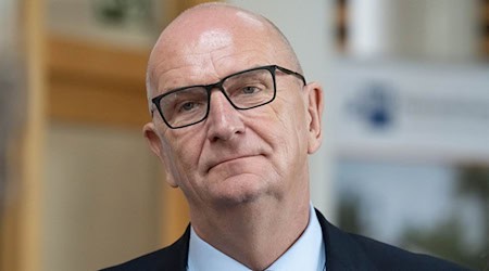 Ein chinesisches Unternehmen überlegt, in Brandenburg Luxus-E-Autos zu bauen. Ministerpräsident Woidke bestätigt Gespräche - doch Details bleiben geheim.  / Foto: Stefan Sauer/dpa