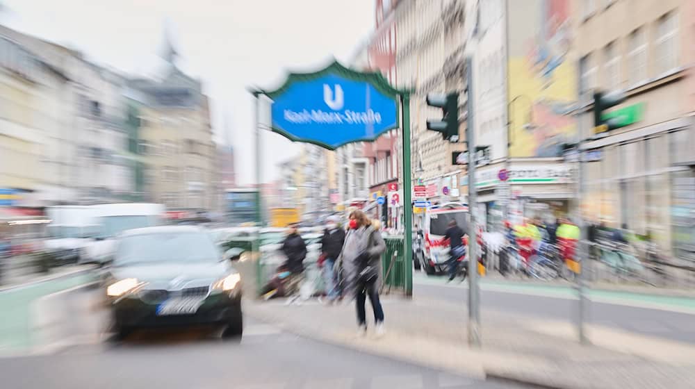 Auf der Karl-Marx-Straße eröffnet ein neues Standortkonzept für das ehemalige Karstadt-Warenhaus. (Symbolbild) / Foto: Annette Riedl/dpa