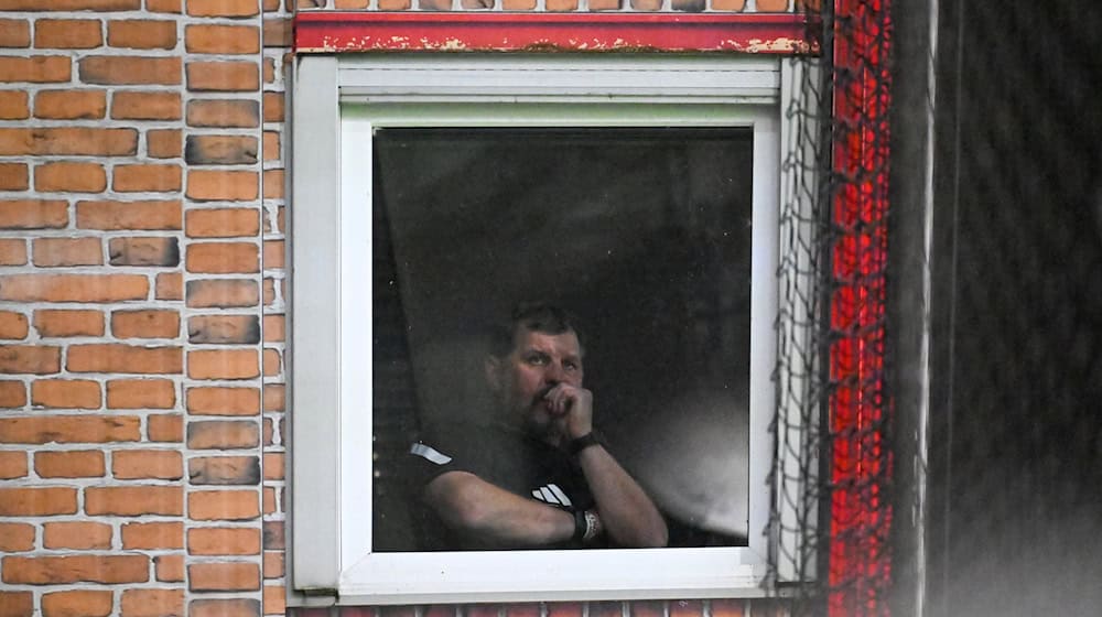 Union-Trainer Baumgart hatte einen speziellen Platz.  / Foto: Soeren Stache/dpa