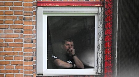 Union-Trainer Baumgart hatte einen speziellen Platz.  / Foto: Soeren Stache/dpa