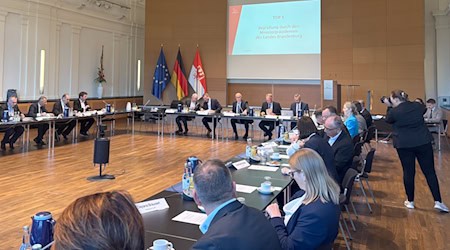 Bei der Industriekonferenz Brandenburg sprechen die Unternehmen mit der Landesregierung über die Lage in der Wirtschaftskrise. (Archivbild) / Foto: Oliver von Riegen/dpa