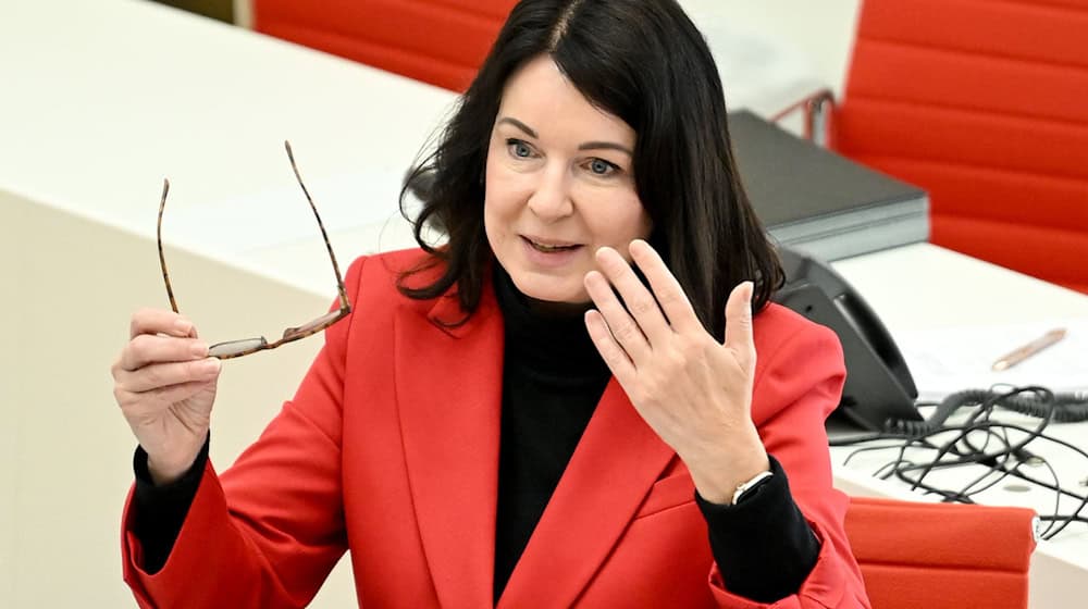 Brandenburgs Gesundheitsministerin Britta Müller (BSW) will alle Krankenhausstandorte erhalten - aber nicht zwingend als Krankenhaus. / Foto: Britta Pedersen/dpa