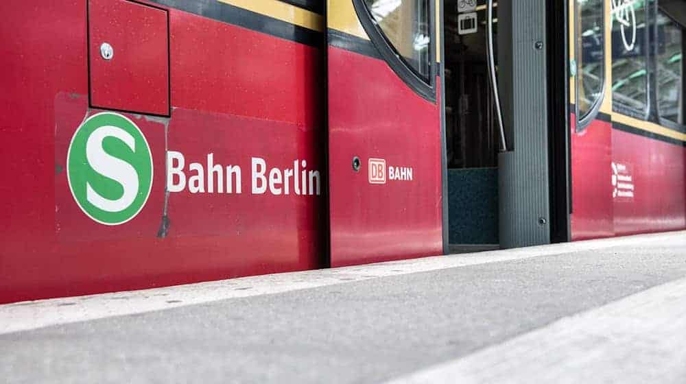 Fahrgäste müssen im Norden auf den Linien S1 und S8 auf Busse umsteigen. (Symbolbild) / Foto: Paul Zinken/dpa