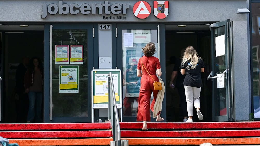 Die Arbeitslosigkeit in Berlin ist saisonbedingt im September etwas zurückgegangen. (Archivbild) / Foto: Jens Kalaene/dpa
