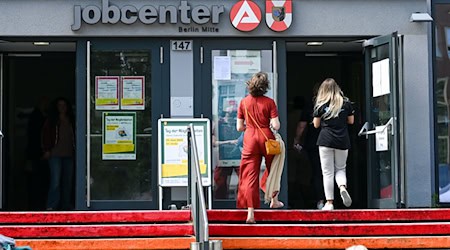 Die Arbeitslosigkeit in Berlin ist saisonbedingt im September etwas zurückgegangen. (Archivbild) / Foto: Jens Kalaene/dpa