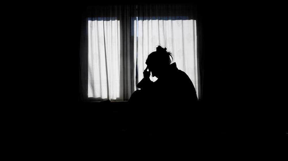 Frühe Anzeichen für eine psychische Krise können vielfältig sein (Symbolbild). / Foto: Julian Stratenschulte/dpa