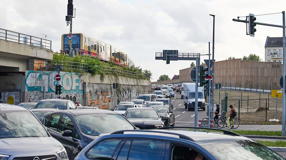 Ein Ende des Verkehrschaos in Treptow ist bisher nicht absehbar. (Archivbild) / Foto: Jörg Carstensen/dpa