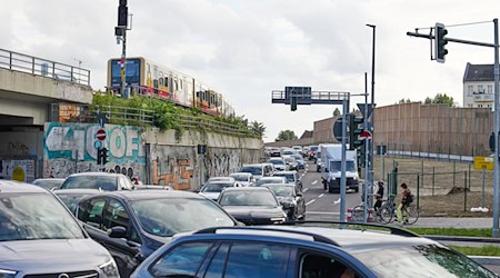 Ein Ende des Verkehrschaos in Treptow ist bisher nicht absehbar. (Archivbild) / Foto: Jörg Carstensen/dpa