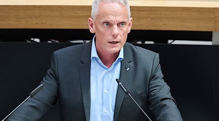 Der SPD-Verkehrspolitiker Tino Schopf ist nicht gut auf den Koalitionspartner CDU zu sprechen. (Archivbild) / Foto: Annette Riedl/dpa