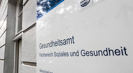 Das Gesundheitsamt in Potsdam behandelt nach dem Tod eines Siebenjährigen an Meningokokken andere Kinder und Kontaktpersonen. (Archivbild) / Foto: Jens Kalaene/dpa-Zentralbild/dpa