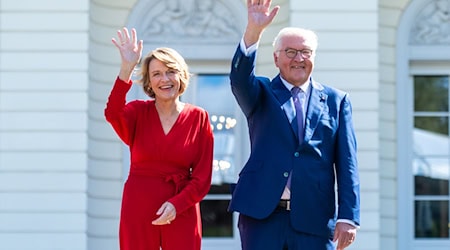 Steinmeier feiert mit 4.000 ehrenamtlich Engagierten im Park von Schloss Bellevue. (Archivbild) / Foto: Christophe Gateau/dpa