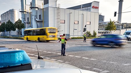 Nach dem Stromausfall im Berliner Südosten versagen auch Ampeln. / Foto: Michael Ukas/dpa