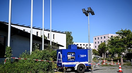 Die Firmen im Tech-Park Adlershof können zwei Tage nach dem Brandanschlag und Stromausfall immer noch nicht wieder voll arbeiten. / Foto: Britta Pedersen/dpa