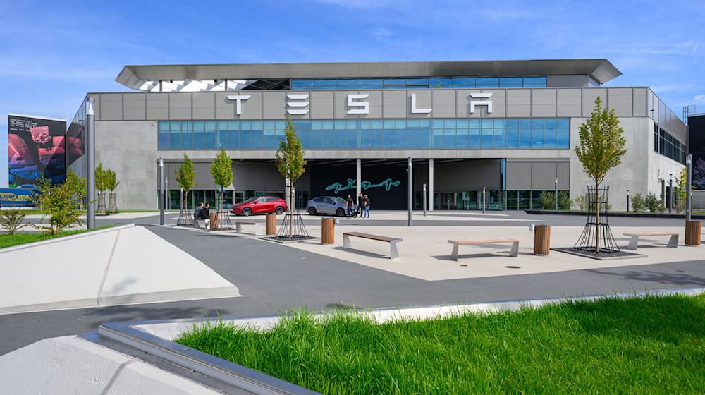 Der Elektroautobauer Tesla hat für seine Fabrik in Grünheide ein EU-Umweltzertifikat erhalten. / Foto: Patrick Pleul/dpa