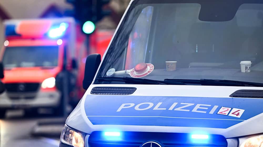 Eine Frau wird tot in einem Wohnhaus in Wilmersdorf gefunden - die Polizei ermittelt wegen eines Tötungsdelikts. (Symbolbild)  / Foto: Jens Kalaene/dpa