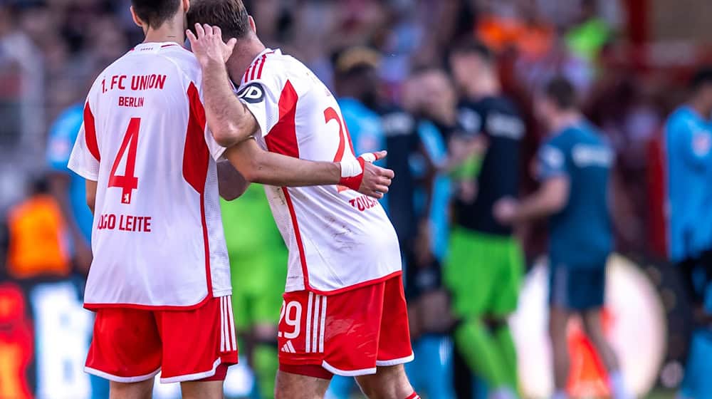  Diogo Leite (l) und Lucas Tousart werden in der aktuellen Saison nicht mehr gemeinsam im Union-Trikot auflaufen / Foto: Andreas Gora/dpa