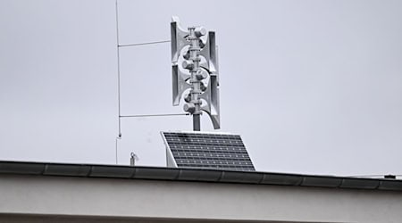 Um Punkt 11.00 Uhr war an vielen Orten ein sehr lauter an- und abschwellender Ton eine Minute lang zu hören. (Archivbild) / Foto: Britta Pedersen/dpa