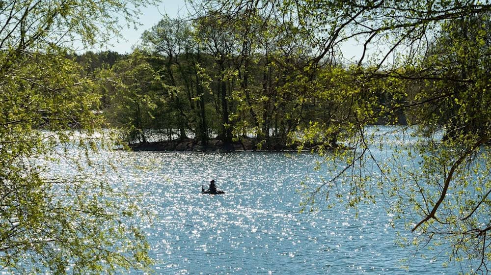 Der See liegt zur Hälfte in Brandenburg und zur Hälfte in Berlin (Archivbild).  / Foto: Soeren Stache/dpa-Zentralbild/ZB