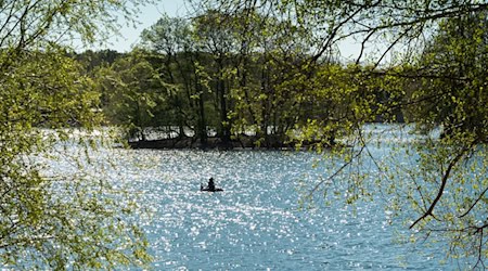 Der See liegt zur Hälfte in Brandenburg und zur Hälfte in Berlin (Archivbild).  / Foto: Soeren Stache/dpa-Zentralbild/ZB