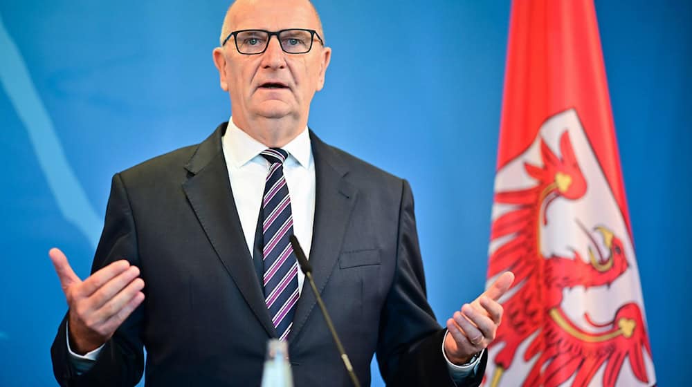 Brandenburgs Ministerpräsident Dietmar Woidke (SPD) äußert sich zu russischen Drohnen im polnischen Luftraum (Archivbild). / Foto: Sebastian Christoph Gollnow/dpa