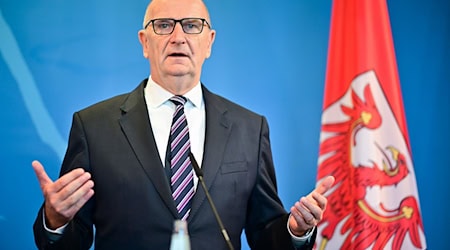 Brandenburgs Ministerpräsident Dietmar Woidke (SPD) äußert sich zu russischen Drohnen im polnischen Luftraum (Archivbild). / Foto: Sebastian Christoph Gollnow/dpa