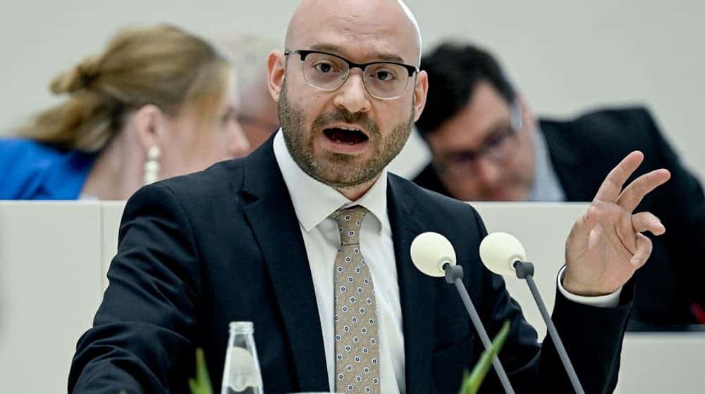 Brandenburgs Innenminister René Wilke sagte in der Debatte, die Herausforderungen der Integration seien größer als anfangs geahnt. / Foto: Britta Pedersen/dpa