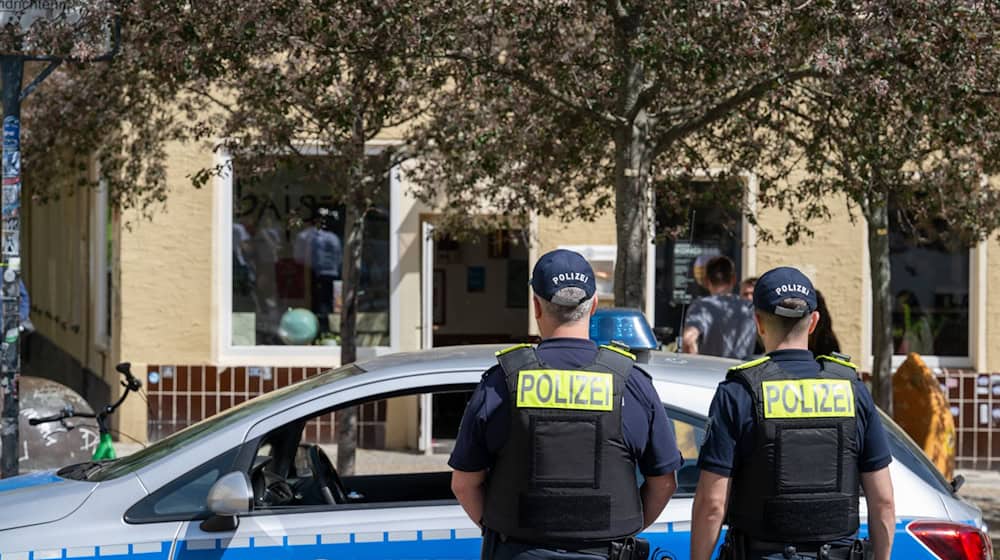 Die Polizei ermittelt nach Drohungen gegen die «Bajszel»-Betreiber. (Archivbild) / Foto: Soeren Stache/dpa