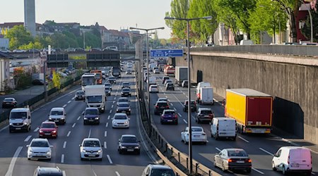 Auf der Stadtautobahn A100 gab es am Mittwoch einen Verkehrsunfall. (Archivfoto) / Foto: Soeren Stache/dpa Auf der Stadtautobahn A100 gab es am Mittwoch einen Verkehrsunfall. (Archivfoto) / Foto: Soeren Stache/dpa
